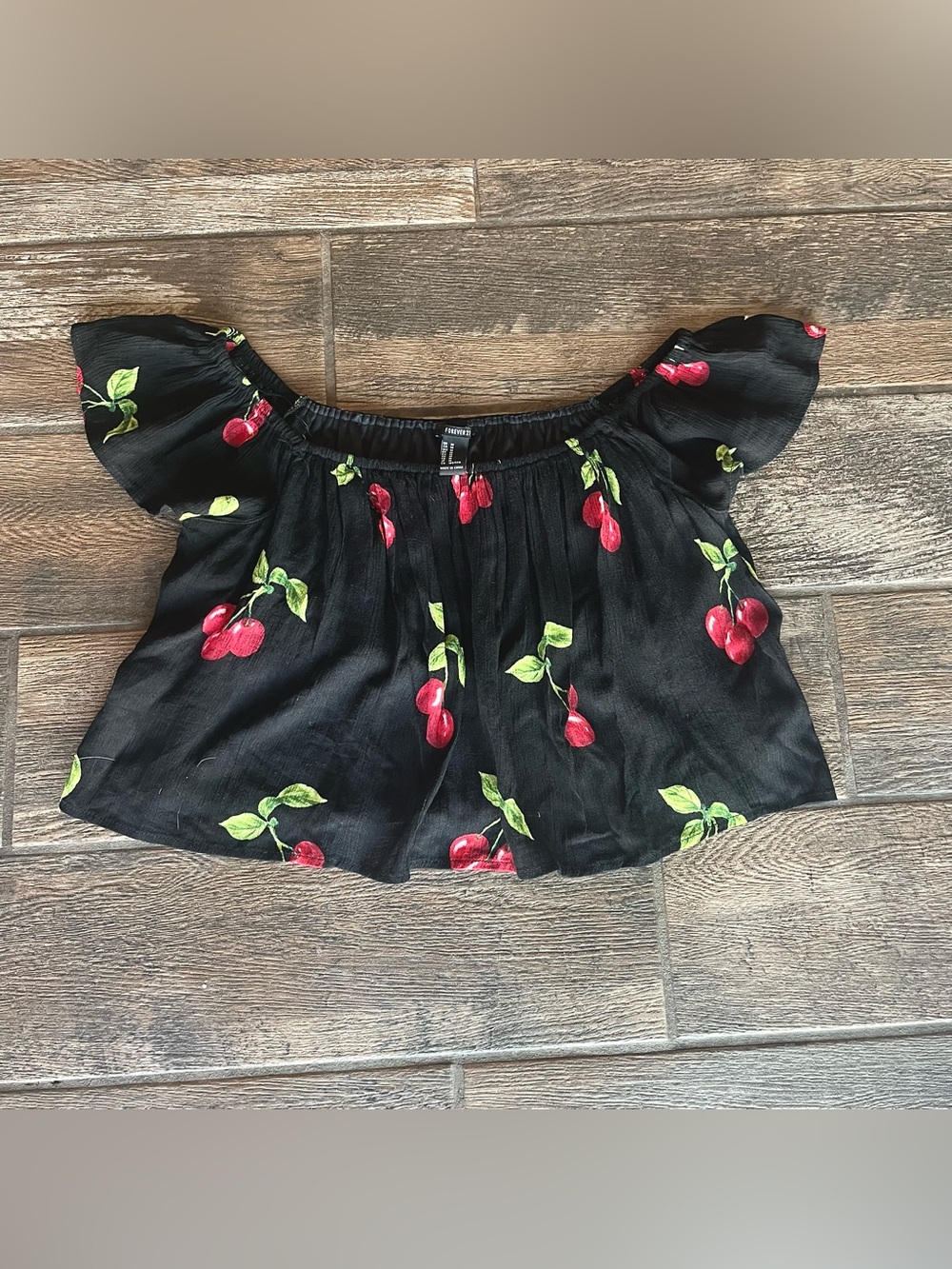 Forever 21 all over cherry print on/off shoulder crop top M